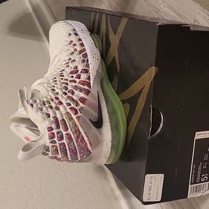 Nike Lebron XVII Sz 5.5Y/7 women